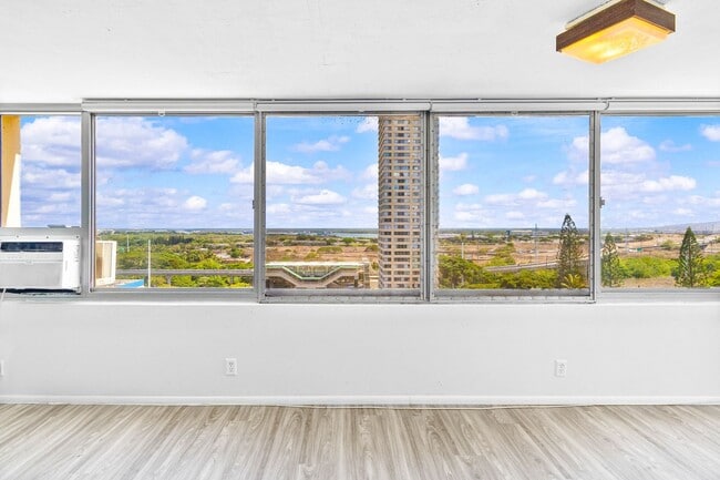 Building Photo - Welcome to your urban oasis!