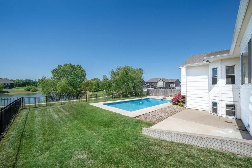 Building Photo - 14011 E Watson St