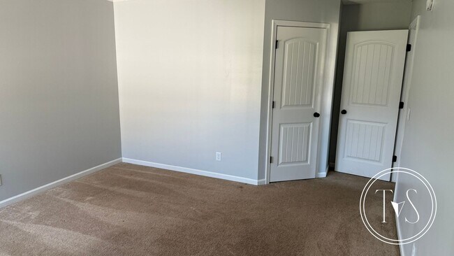 Building Photo - 983 Oak Crest Dr