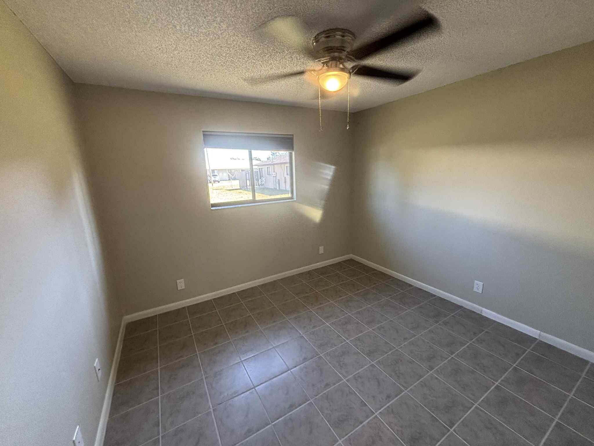 Building Photo - 3815 NW Huntsboro St