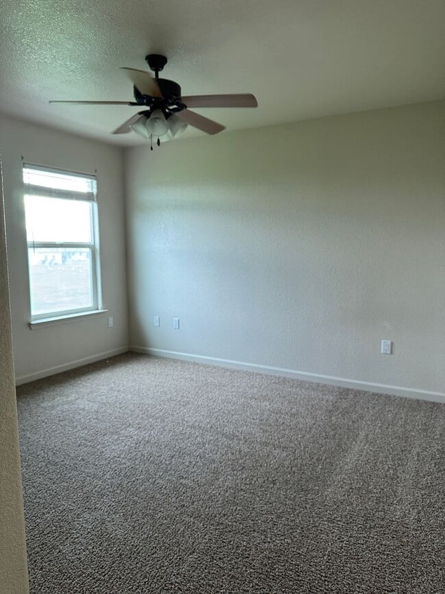 Building Photo - NOW AVAILABLE!! BEAUTIFUL GUSTINE HOME LOCATED IN GATED COMMUNITY