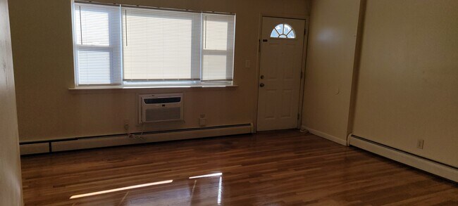 Building Photo - 118 East 24th St Apartments