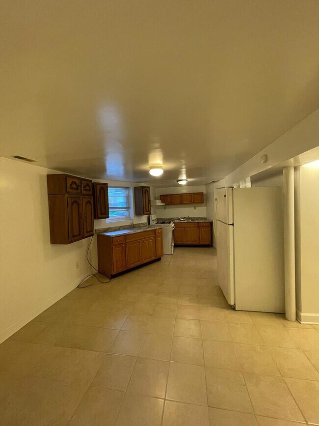 Building Photo - 5749 N Spaulding Ave