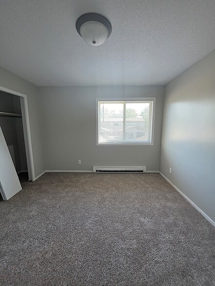 Building Photo - 333 Odanah Ave