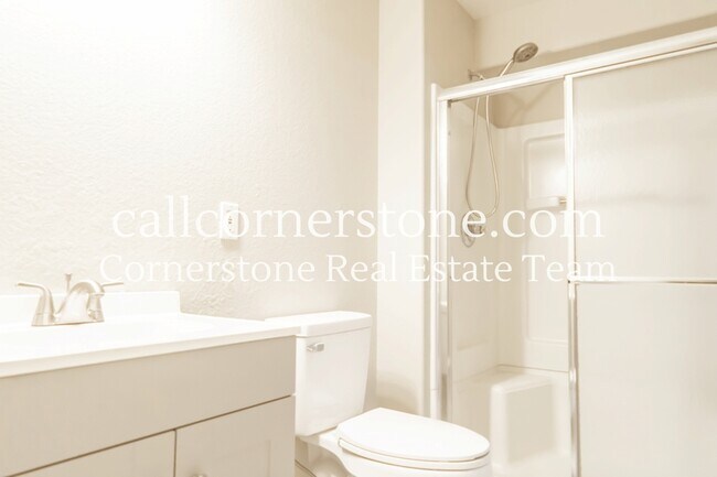 Building Photo - 4640 Kashmire Dr