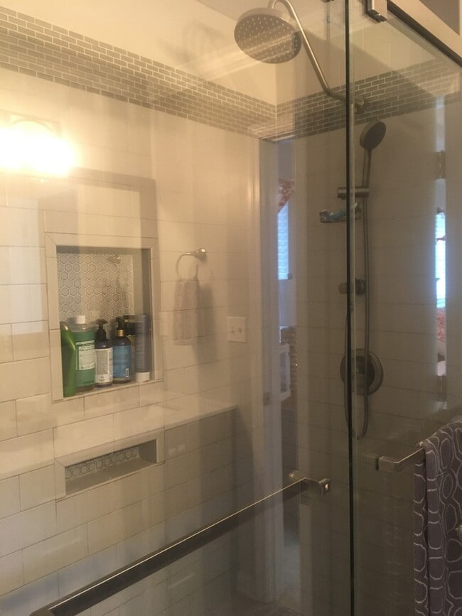 Building Photo - Beautiful 3Bd/2.5 Bath Goshen Woods Property