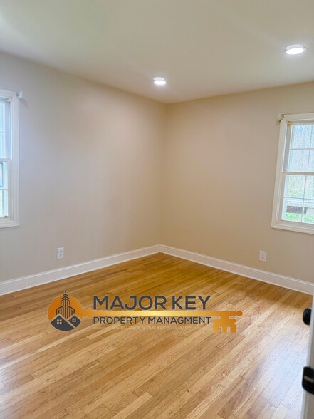 Building Photo - 4178 Suzanne Ln