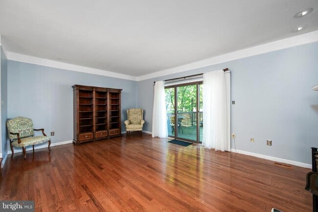 Building Photo - 723 Kings Croft Dr