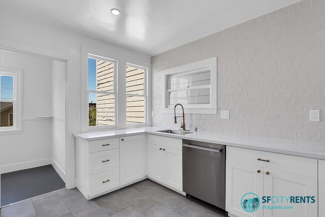 Building Photo - West Portal: Newly Remodeled Detached Sing...