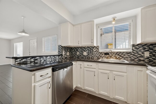 Building Photo - 2020 Huldy St