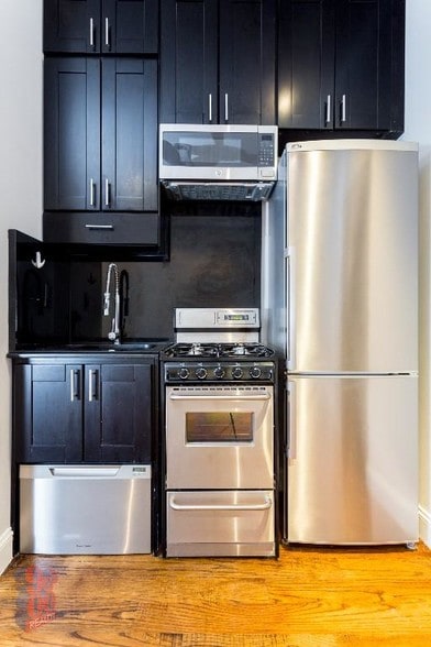 Building Photo - 273 W 10th St