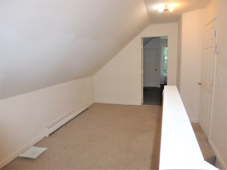 Building Photo - 14 Hickok Pl