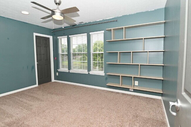 Building Photo - Spacious 4-Bedroom Haven with 2.5 Baths and Nearly 3,000 Sq Ft of Comfort in Indianapolis!