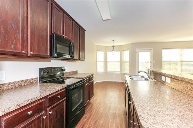 Building Photo - 10748 Many Oaks Dr