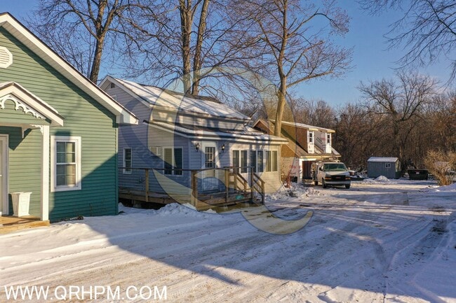 Building Photo - Available Now on Lake Fenton!!!