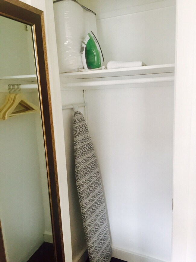 Building Photo - 1422 2nd Ave