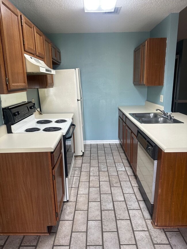 Building Photo - 2 bedroom 2 bath townhouse in Thibodaux