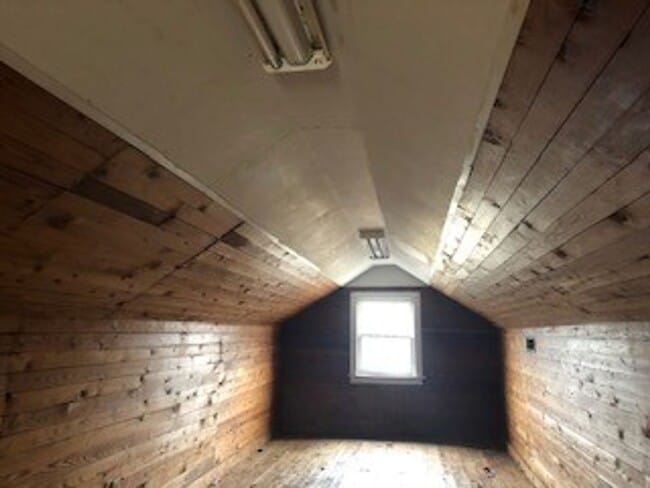 Building Photo - TWO BEDROOM/ONE BATH HOME