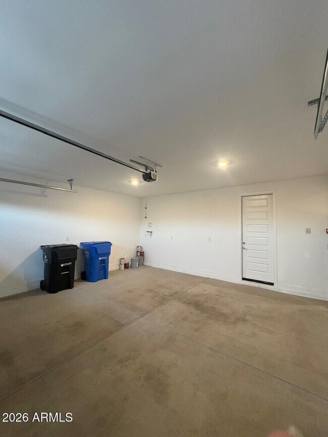 Building Photo - 1533 W Carmen St