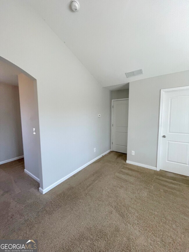 Building Photo - 149 High Point Way