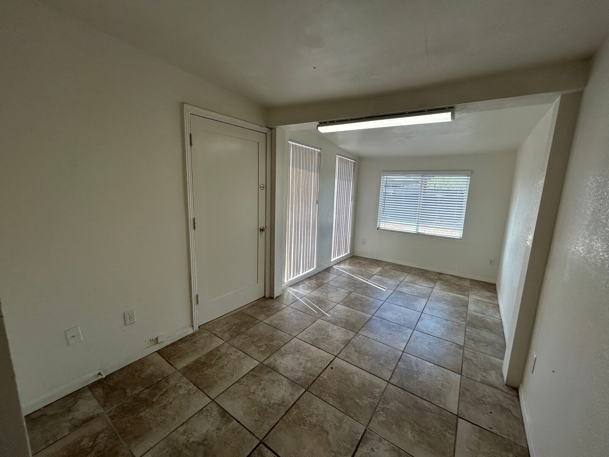 Building Photo - 3062 N 42nd Ave