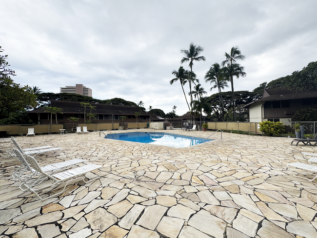 Building Photo - Furnished Waialae Townhouse near Kahala Ma...