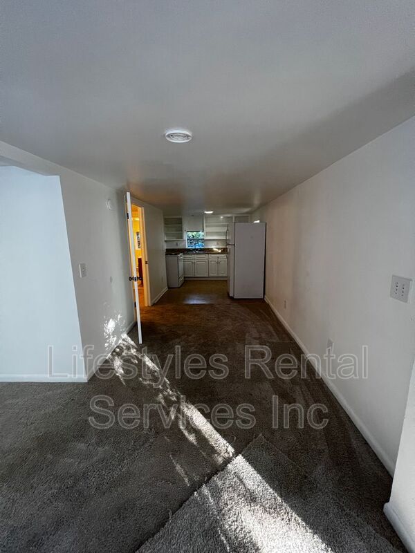 Building Photo - 3719 Mayflower St#C C