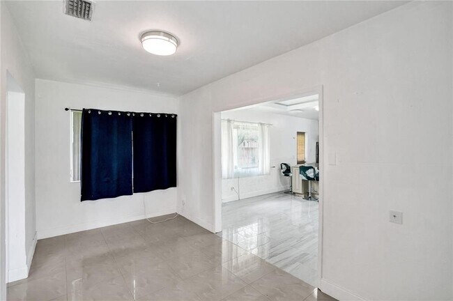 Building Photo - 12525 SW 104th St