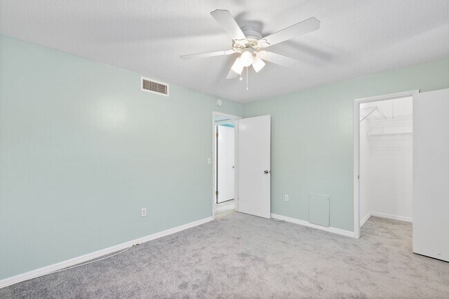 Building Photo - Bear Creek Apartments (1)