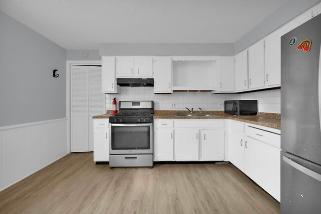 Building Photo - 1726 Lexington Ave