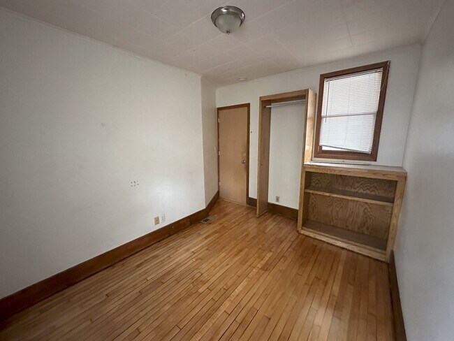Building Photo - 1081 13th Ave SE