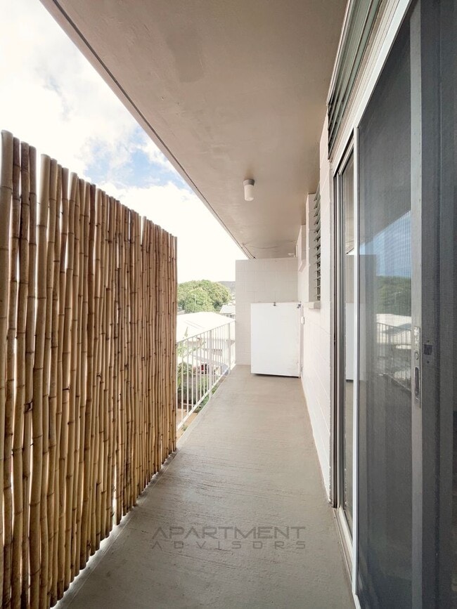 Building Photo - 3215 Ho'olulu St