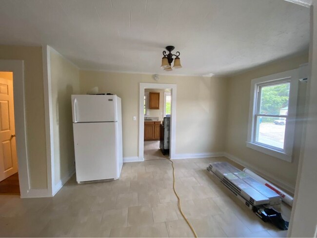 Building Photo - 724 W Main St