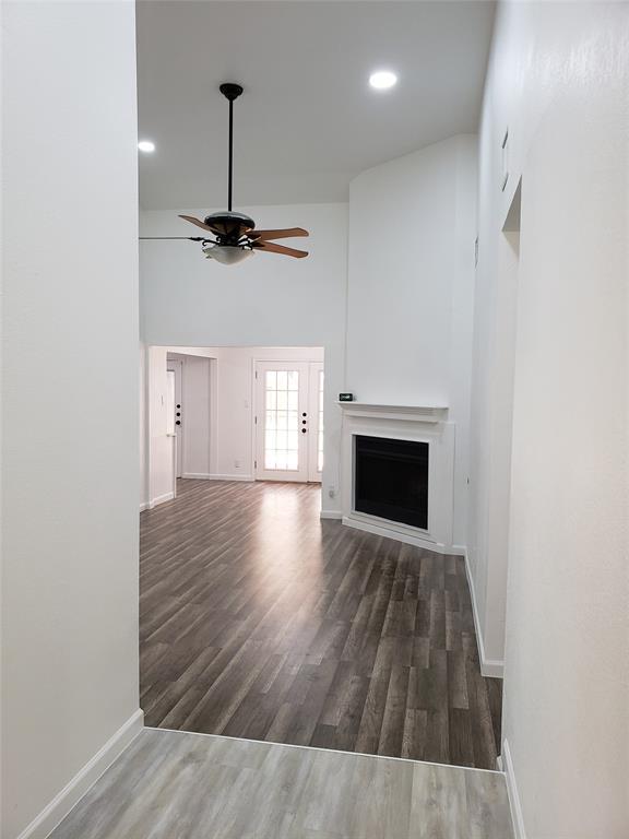 Building Photo - 703 Meadow Creek Dr
