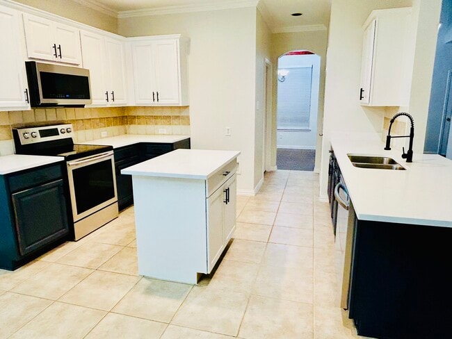 Building Photo - 8012 Wyoming Dr