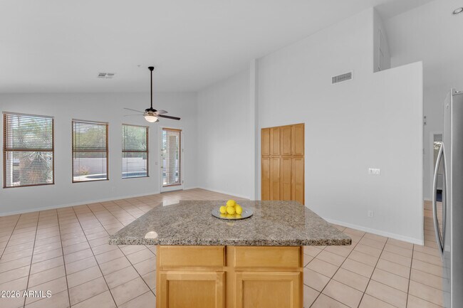 Building Photo - 13867 E Paradise Ln