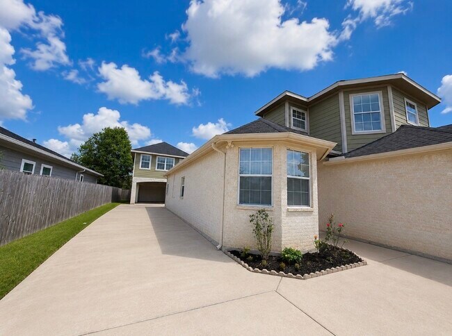 Building Photo - 8233 Hickok Ln