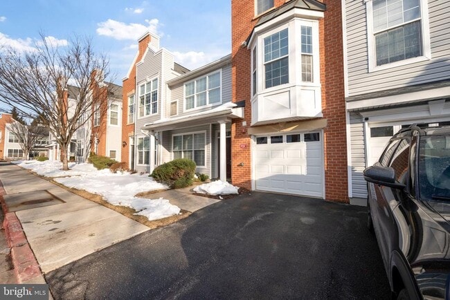 Building Photo - 10793 Symphony Way