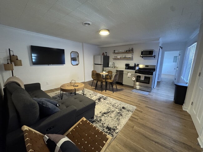 Building Photo - fully furnished 2-bedroom, 1-bath upper duplex