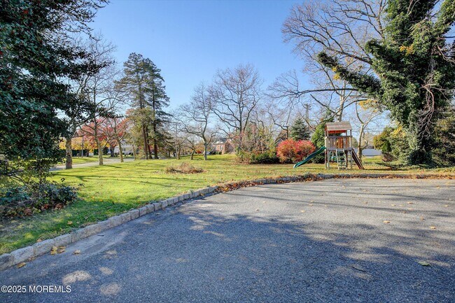 Building Photo - 589 Westwood Ave