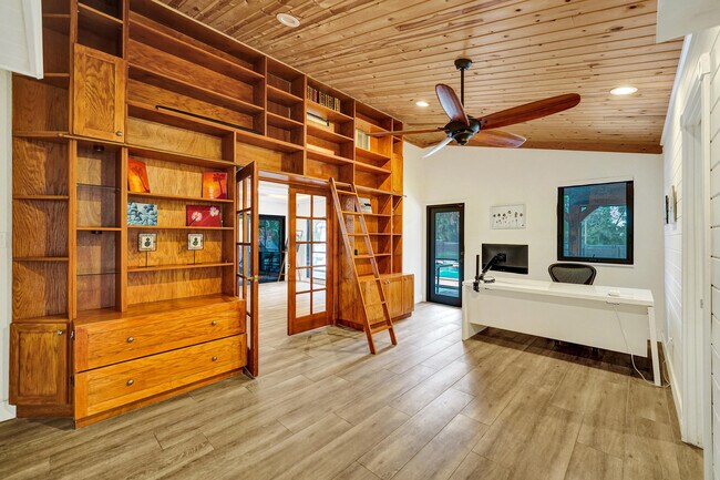 Building Photo - 5612 Harding St