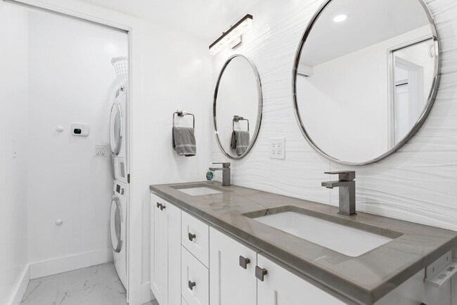 Building Photo - 3215 S Ocean Blvd