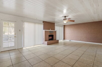 Building Photo - Beautiful Kern Place- 4 bedrooms, 3 baths and Refrigerated AC.