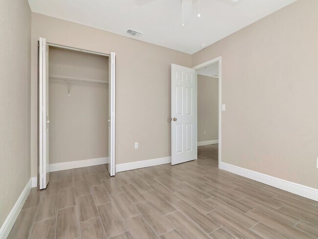 Building Photo - Voucher Ready! Newly Renovated 3-Bedroom, 2-Bath Duplex in Prime Bradenton Location!