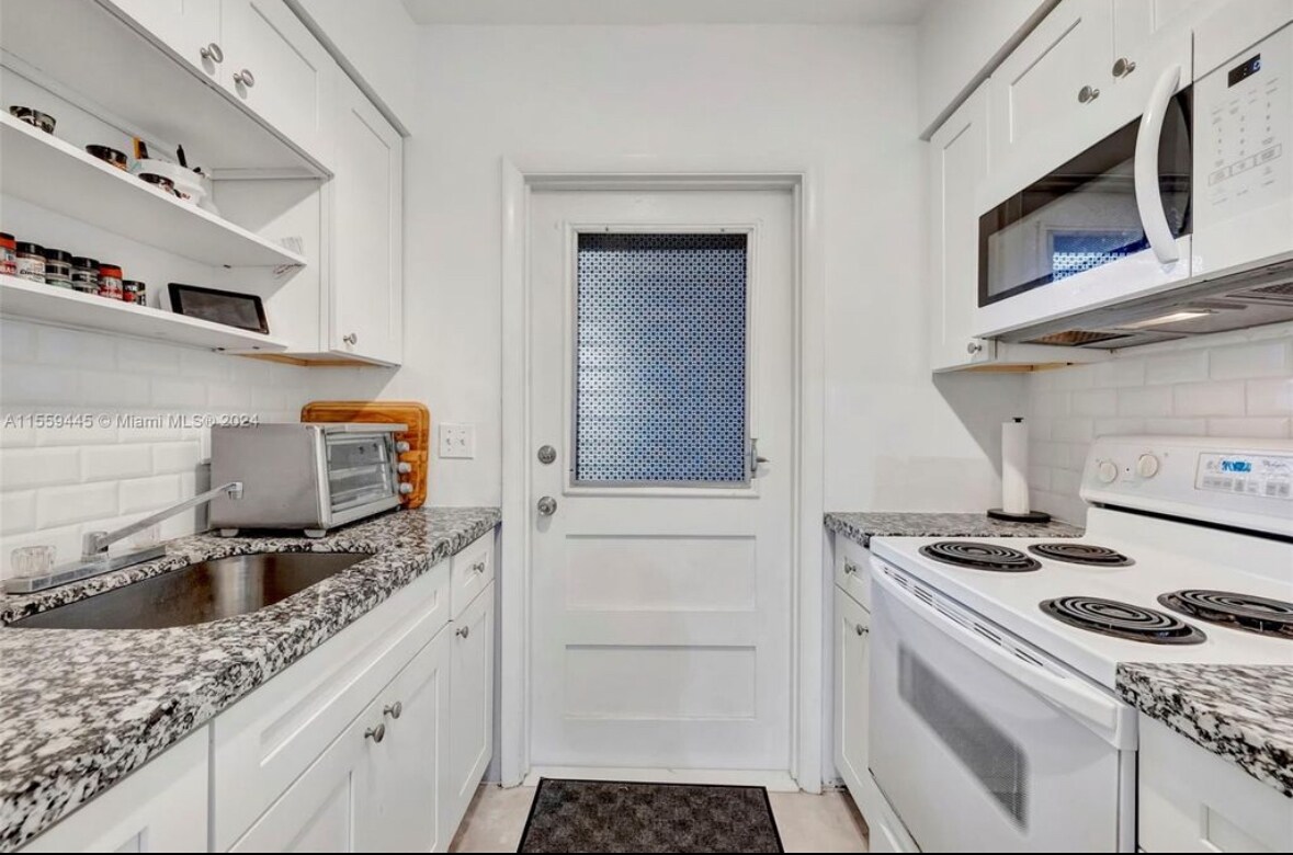 Building Photo - 510 SW 15th St