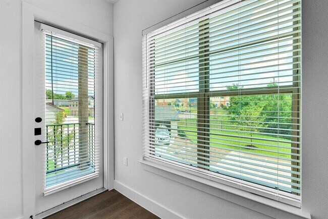 Building Photo - 1507A Crossbar Dr