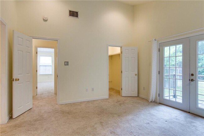 Building Photo - 1713 Cullen Ave