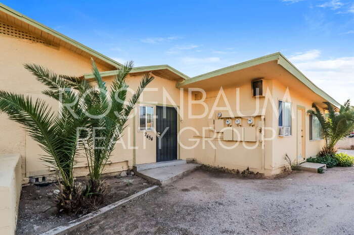 Building Photo - 2454 N Treat Ave