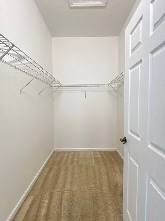 Building Photo - Baldwin Park Beauty! 3 Bed, 2 Bath 3rd Flo...