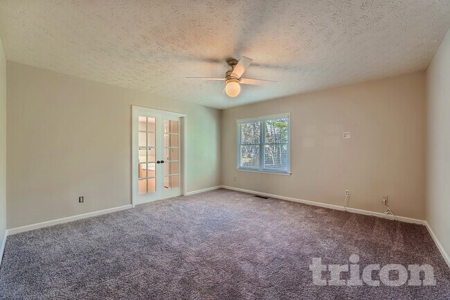 Building Photo - 10930 Pinehigh Dr
